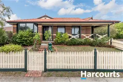 27 Hamilton Drive, Cranbourne North VIC 3977