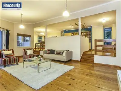 4 Woodgate Ct, Ferny Hills QLD 4055