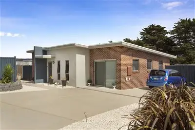 Main view of Homely villa listing, 5/11 Eastfield Drive, Newnham TAS 7248