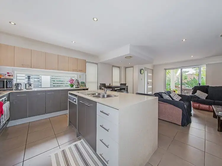 2/35 Rutland Street, Coorparoo QLD 4151