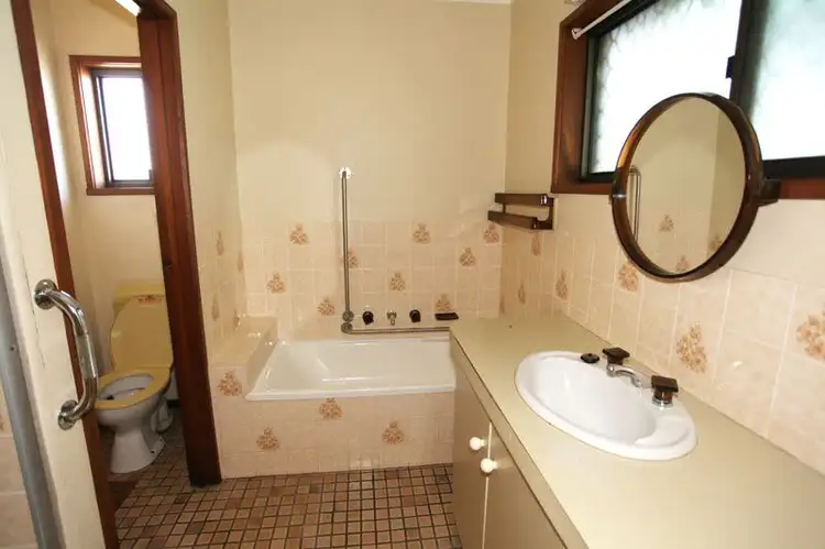 Fifth view of Homely house listing, 1/69 Murdoch Road, Wangaratta VIC 3677