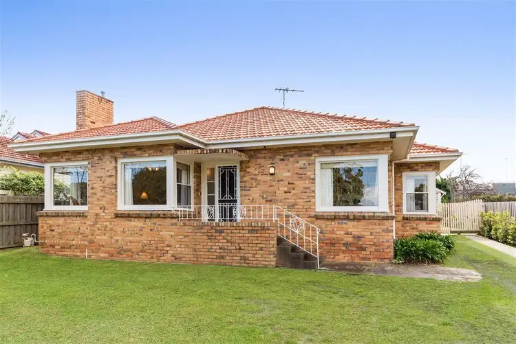 6 Vista Road, Newtown VIC 3220