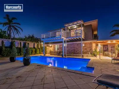 68 Dampier Avenue, Mullaloo WA 6027