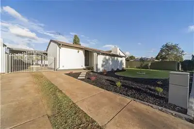 4 Cochran Street, Elizabeth Downs SA 5113
