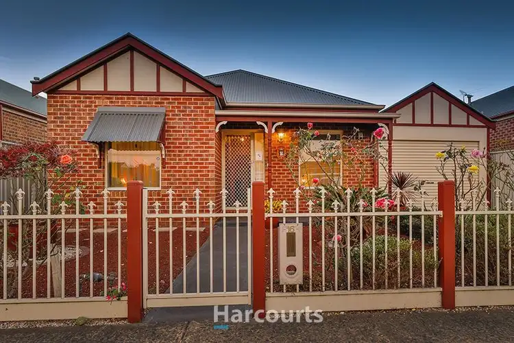 16 Avoca Place, Pakenham VIC 3810