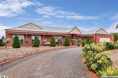 6 Alistair Street, Cardigan Village VIC 3352