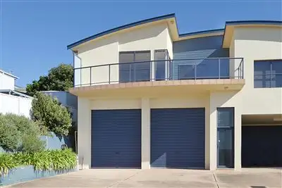 2/18 Tingira Crescent