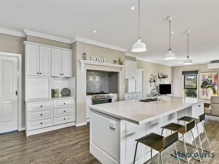 Fifth view of Homely house listing, 10 Macallister Court, Warragul VIC 3820