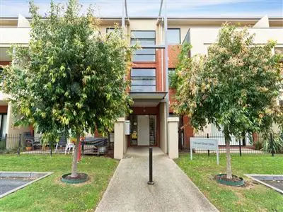 16/1 Greenfield Drive, Clayton VIC 3168