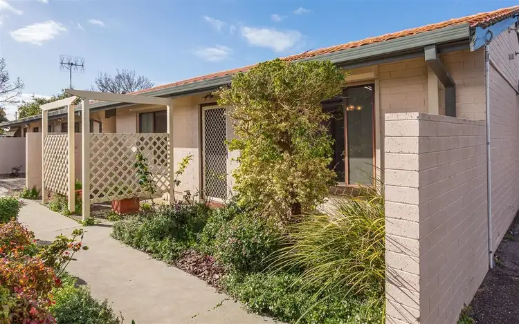 2/4 Graham Street, Victor Harbor SA 5211