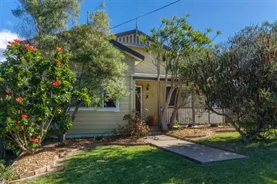 24 Bloomfield Avenue, Corrimal NSW 2518