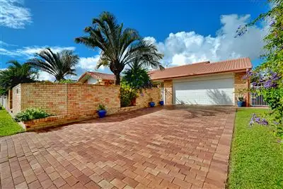 Sixth view of Homely house listing, 142 Santa Cruz Blvd, Clear Island Waters QLD