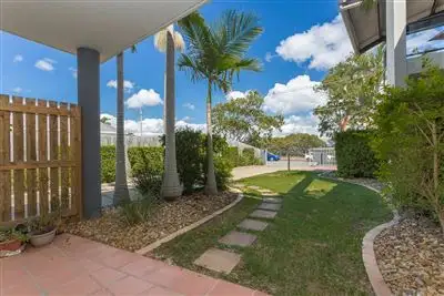 2/42 Oyster Point Esplanade, Scarborough QLD 4020