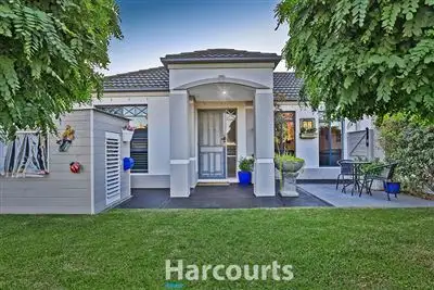 10 Scarlet Crescent, Pakenham VIC 3810