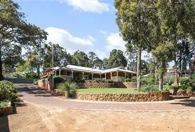 261 Lesmurdie Road, Lesmurdie WA 6076