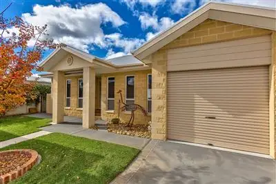 Main view of Homely townhouse listing, 88B Mitchell Street, Wodonga VIC 3690