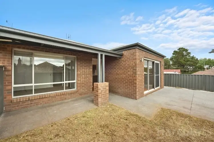 2/835 Humffray Street South, Mount Pleasant VIC 3350