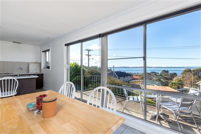 1/241A Roslyn Avenue, Blackmans Bay TAS 7052
