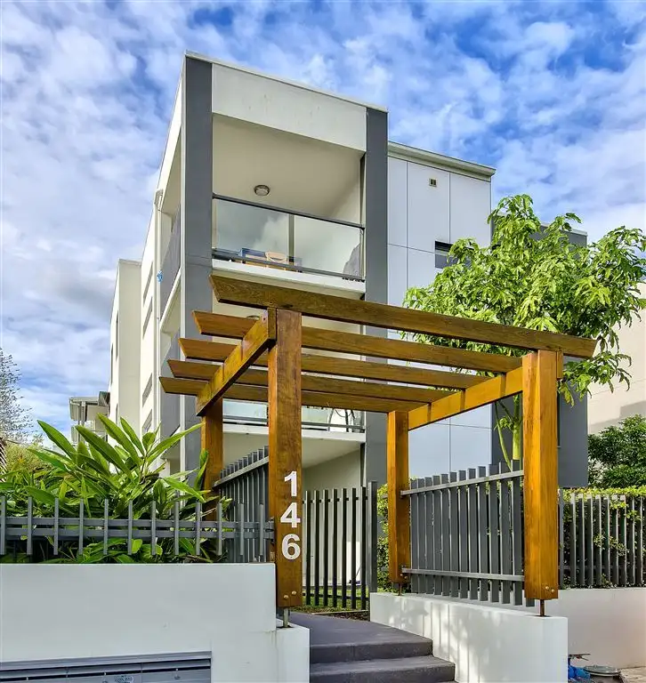Main view of Homely unit listing, 2/146 Cavendish Road, Coorparoo QLD 4151