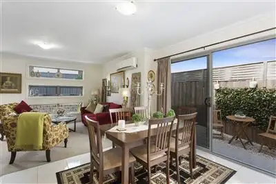 Fourth view of Homely villa listing, 5/11 Eastfield Drive, Newnham TAS 7248