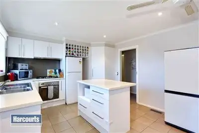 Fifth view of Homely house listing, 10 Chinook Crescent, Mooroolbark VIC 3138