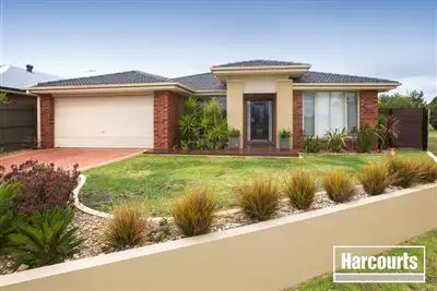 8 Muirfield Close, Cranbourne VIC 3977