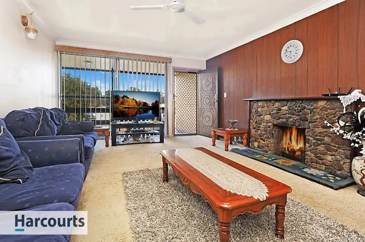 8 Monaro Crescent, Ferny Hills QLD 4055