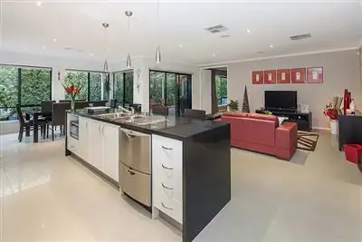 49 Faversham Avenue, Lake Gardens VIC 3355