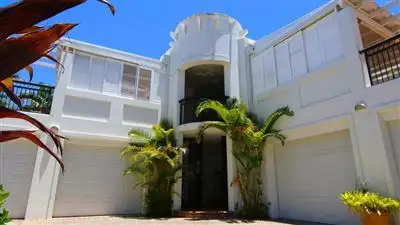 4/100 Cotlew Street East, Southport QLD 4215