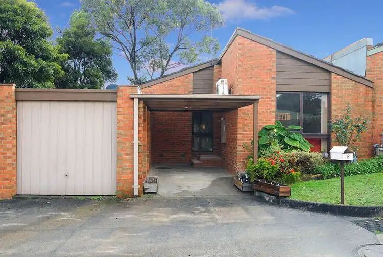 18 Warrenwood Close