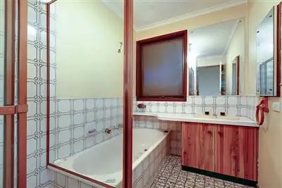 Fifth view of Homely house listing, 10 Frost Court, Bundoora VIC