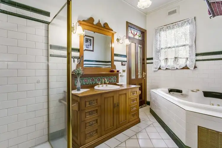 Seventh view of Homely house listing, 5 Glendalough Close, Warragul VIC 3820