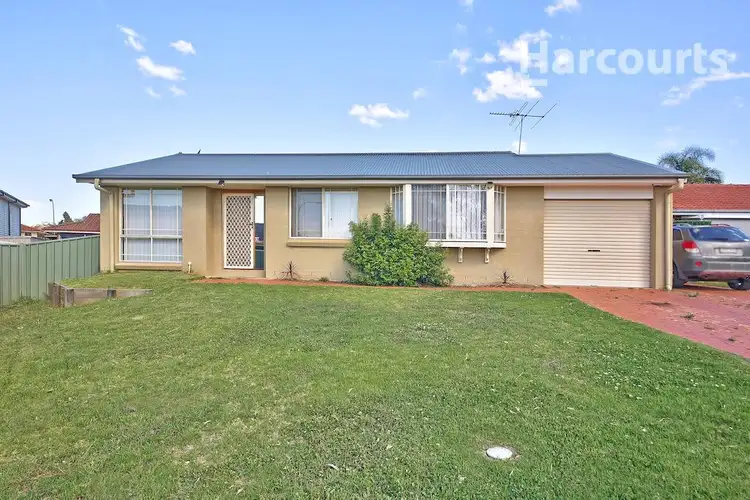 17 Elliot Place, St Helens Park NSW 2560
