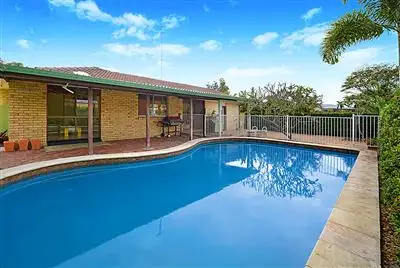 4 Wanderer Avenue, Mermaid Waters QLD 4218