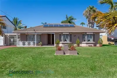 7 Beacon Crescent, Newport QLD 4020