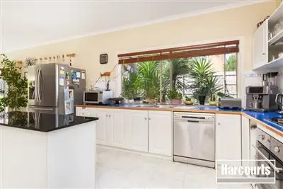Fifth view of Homely house listing, 28 Highfielde Avenue, Berwick VIC 3806