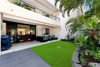 4/31 Railway Street, Southport QLD 4215