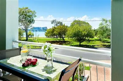 Main view of Homely unit listing, 4/16 The Esplanade, Paradise Point QLD 4216