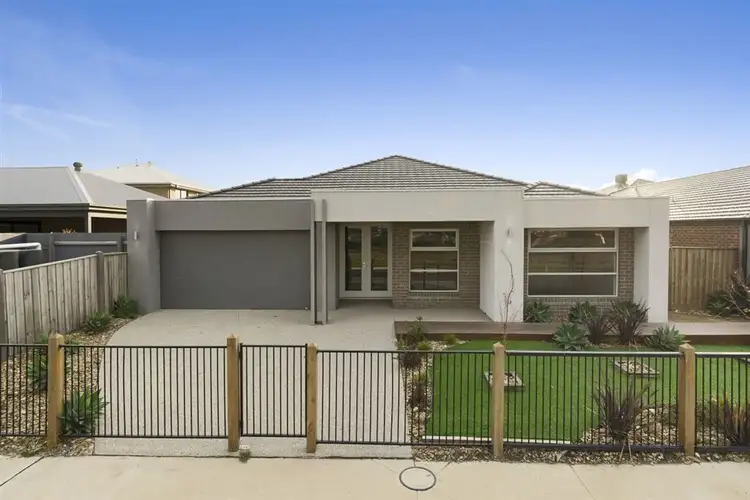 15 Newmarket Parade, Mickleham VIC 3064