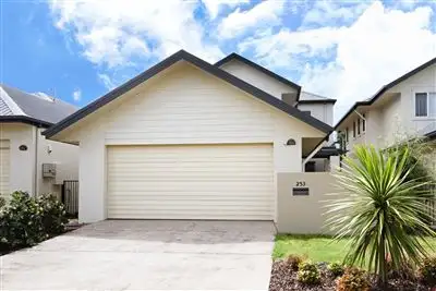 253 Easthill Drive, Robina QLD
