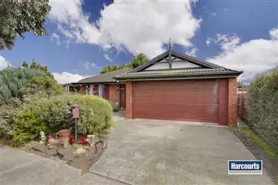 10 Bradley Way, Cranbourne VIC 3977