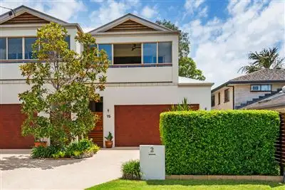 2/15 Errol Avenue, Paradise Point QLD 4216