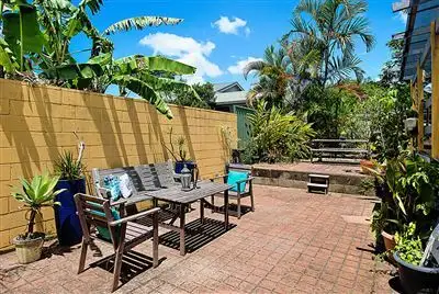 6 Larwon Terrace, Southport QLD 4215
