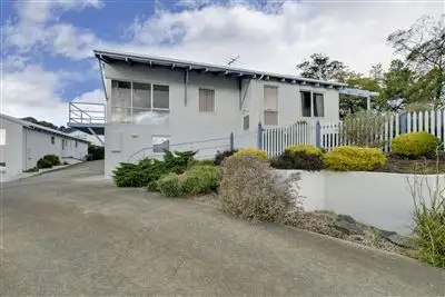 4/3 Cyrus Court, Rose Bay TAS 7015