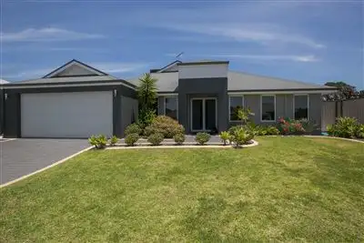 Second view of Homely house listing, 4 Edulis Ave, Aubin Grove WA 6164