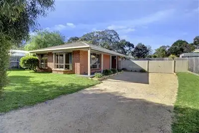 17 Cook Avenue, Rosebud VIC 3939