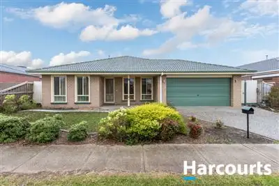 16 Ben Hall Street, Cranbourne East VIC 3977