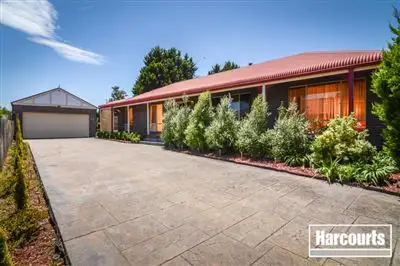 10 Amberley Park Drive, Narre Warren South VIC 3805