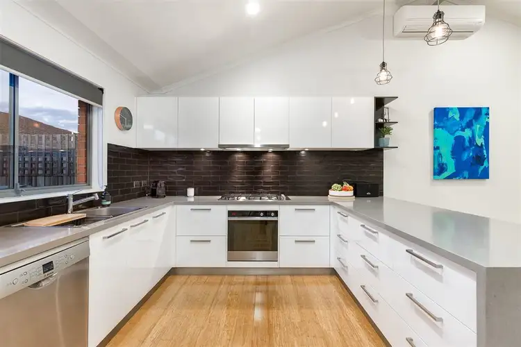 4/21 Van Ness Avenue, Mornington VIC 3931