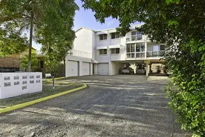 6/3-5 Brett Avenue, Labrador QLD 4215